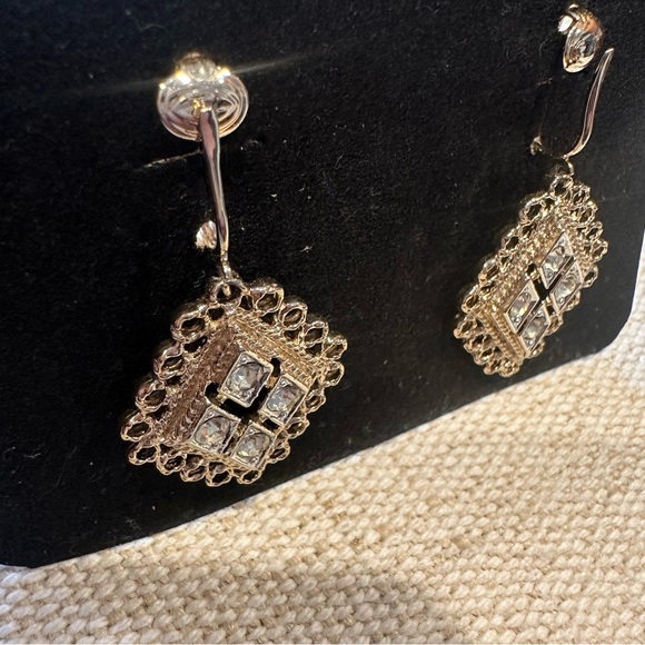 Vintage Sarah Coventry Rhinestone Clip Earrings Gold Rhinestone Party Dangle - Picture 5 of 12